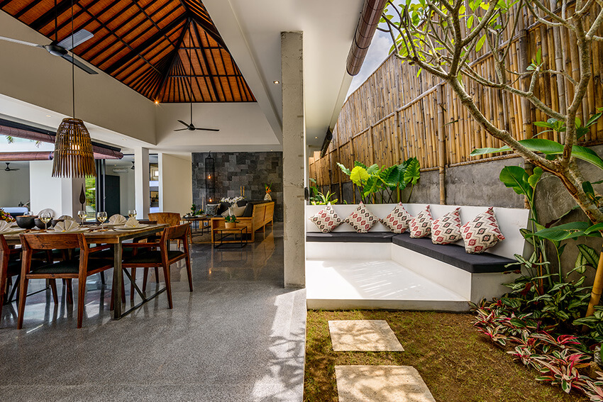 11.Villa-Waha-Living-aand-dining-space-with-alfresco-sofas