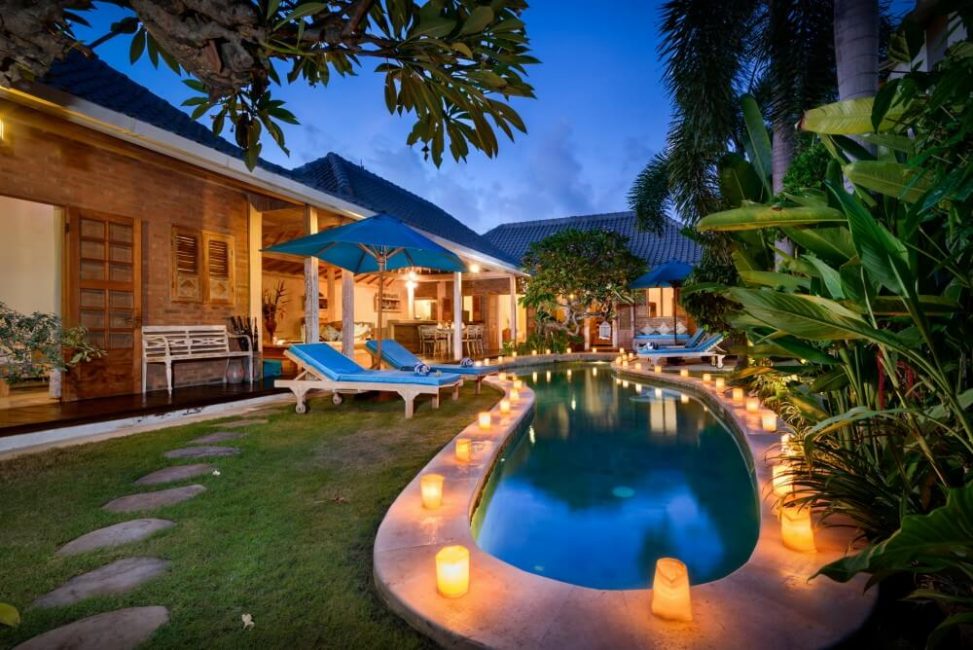 Villa-Amsa-Bali-Pool-in-the-night
