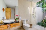 Villa-Aramanis-Bamboo-Bali-Bathroom