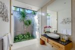 Villa-Aramanis-Bamboo-Bali-Bathroom-Basin