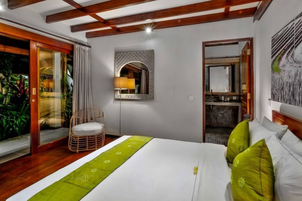 Villa-Bibi-Bali-Kingsize-Bedroom-Night-View