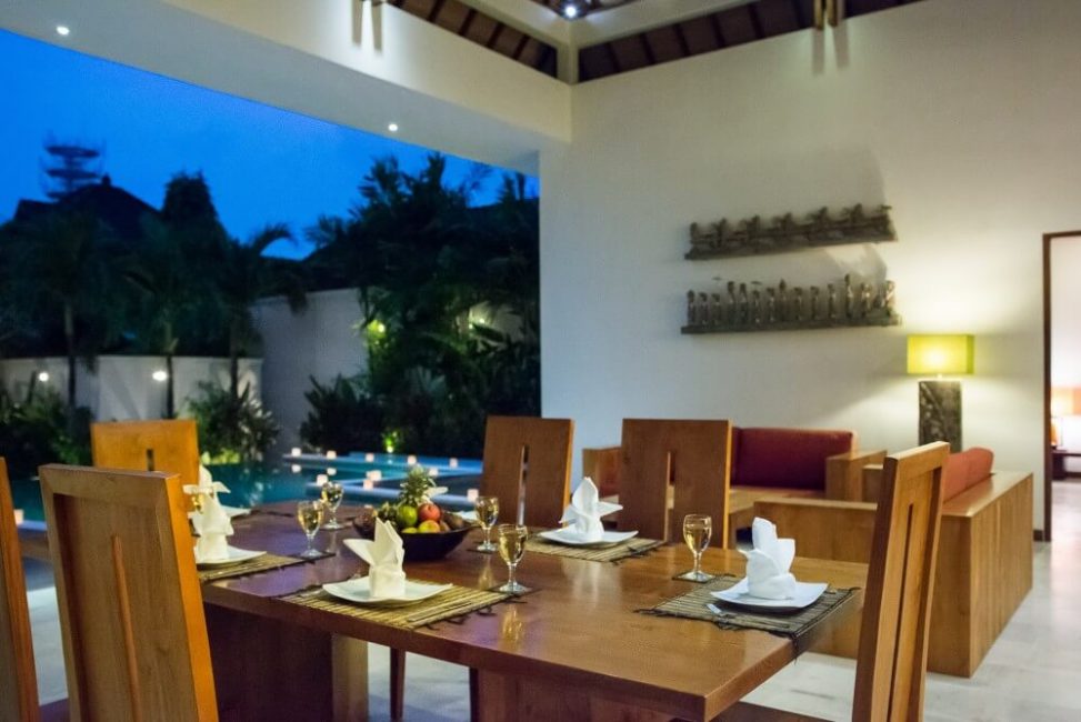 villa-suliac-bali-dining-table-pool-night