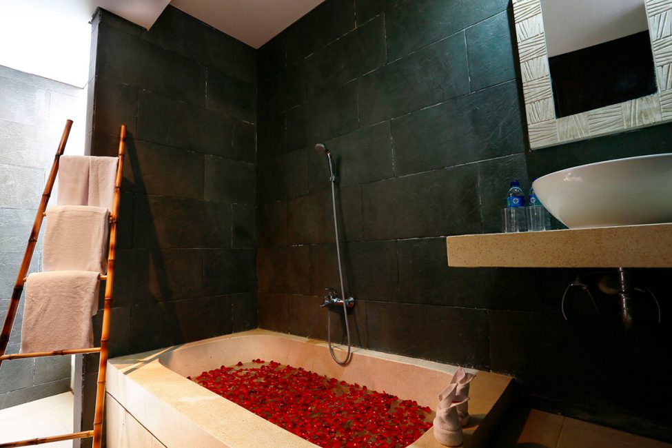 wena-bali-villa-master-batroom-1