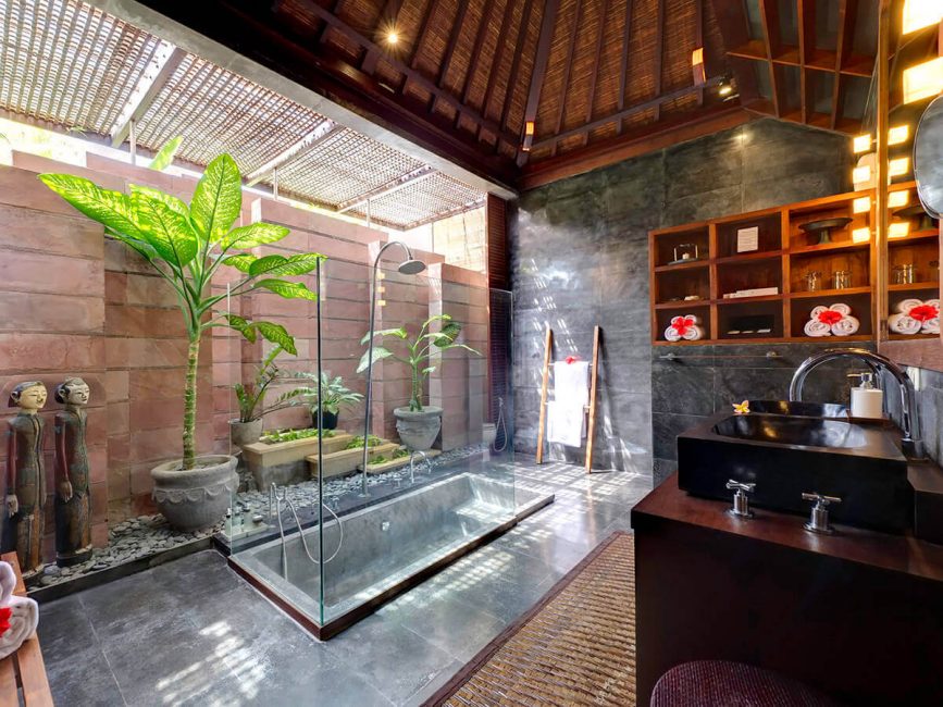 10-Majapahit Beach Villas Villa Raj Bathroom during day