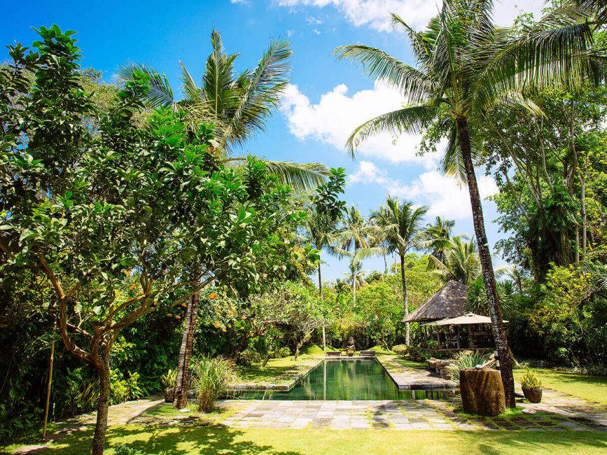 18-Villa Belong Dua Pool and gardens