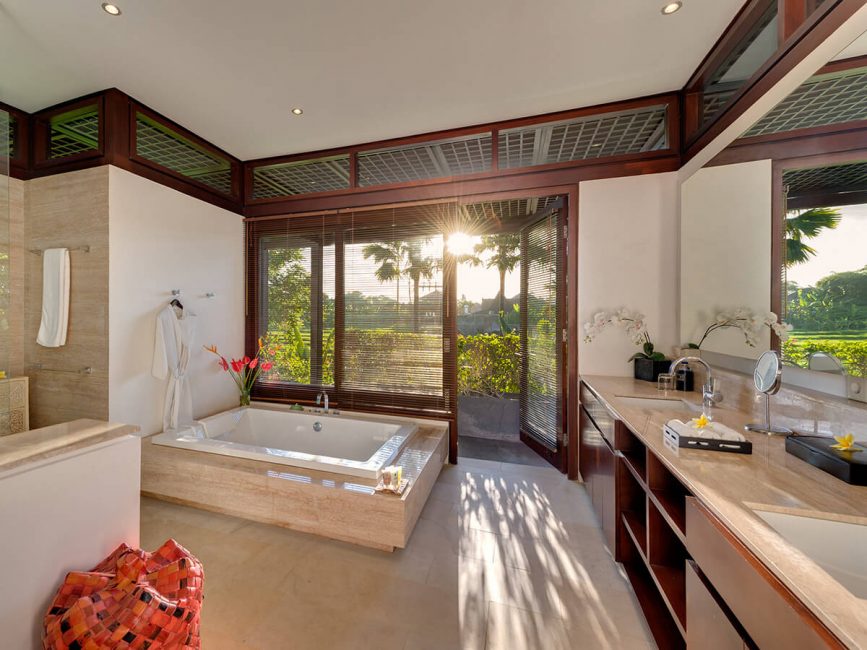 22-Bendega Nui Ensuite bathroom with view