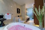 8. Lakshmi Villas Toba Flower bath