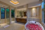 Villa Meliya Master-suite-Bathroom-I