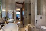 Villa Meliya Suite-Bathroom