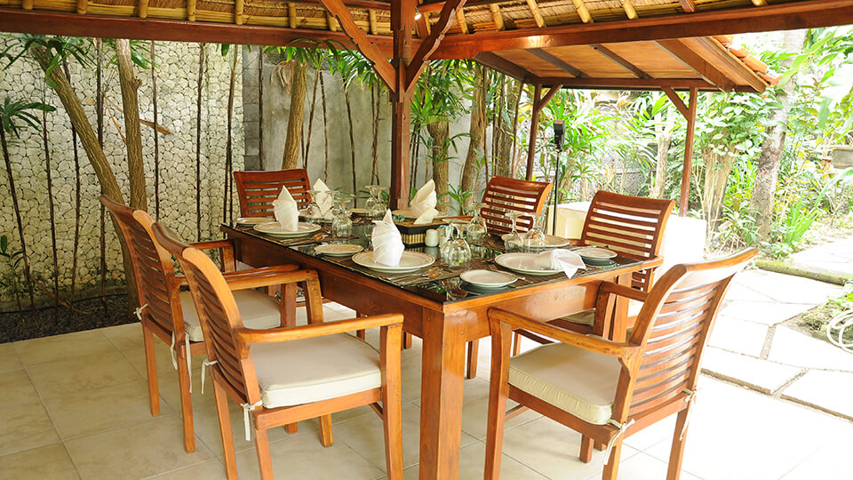 8. baliana-villa-legian-dining-outdoor